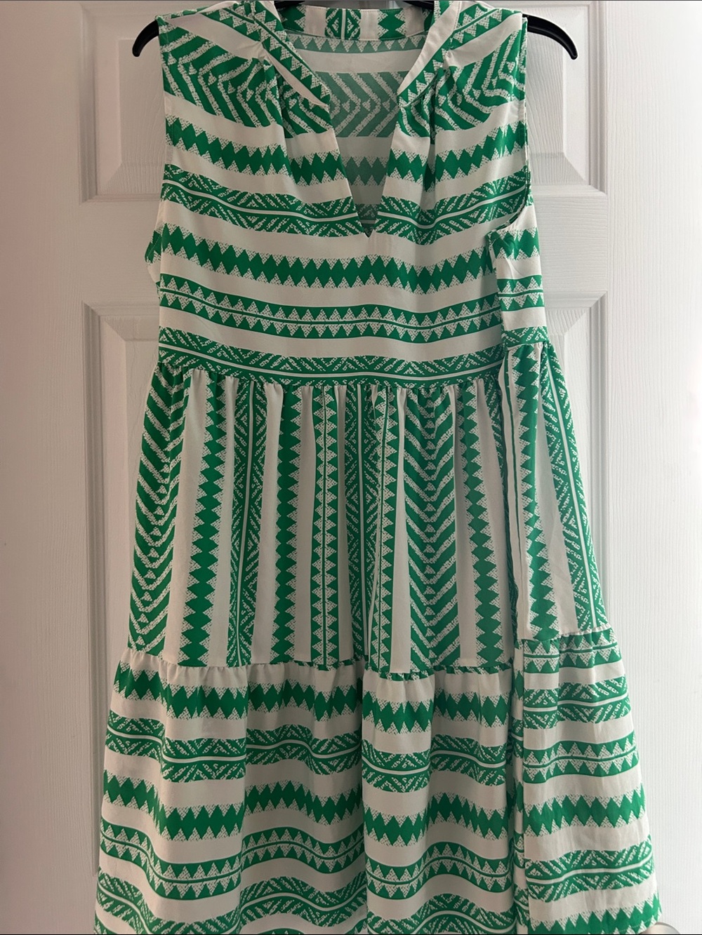 Women’s Sleeveless Green and White Patterned Casual Dress